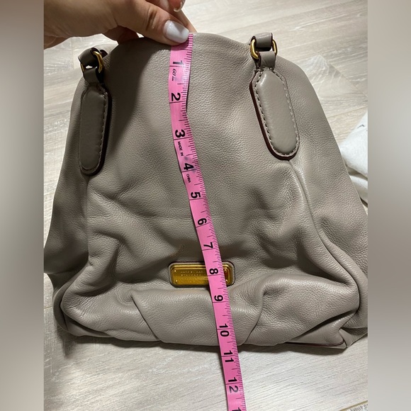 Marc by Marc Jacobs Solid Leather Shoulder Bag in Cement color, Very Good - Picture 9 of 12